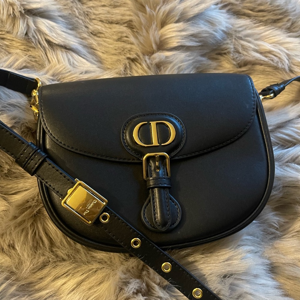 Just like CD bag in excellent condition. Worn twice. Beautiful quality.